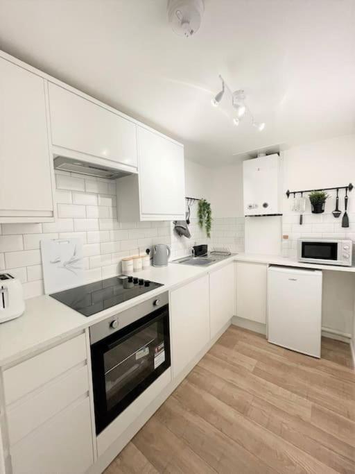 Central, Bright & Spacious Apartment - Parking Included Bournemouth Exterior photo